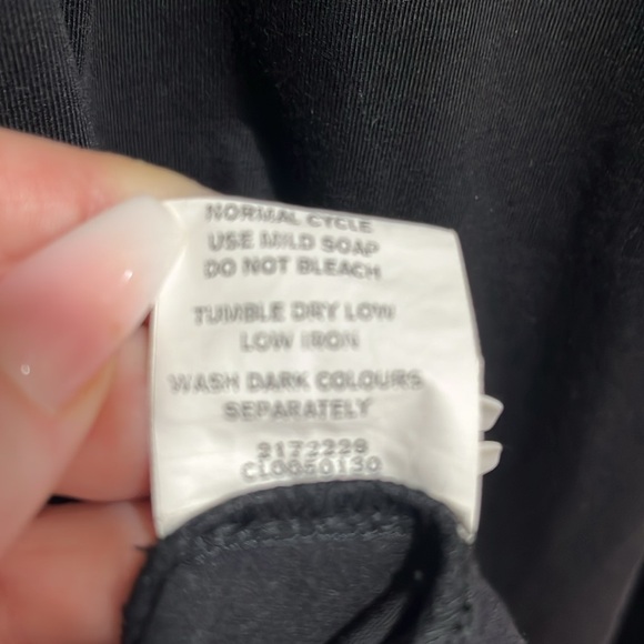 Timeless Vintage Black Dress with Pockets - Picture 8 of 8